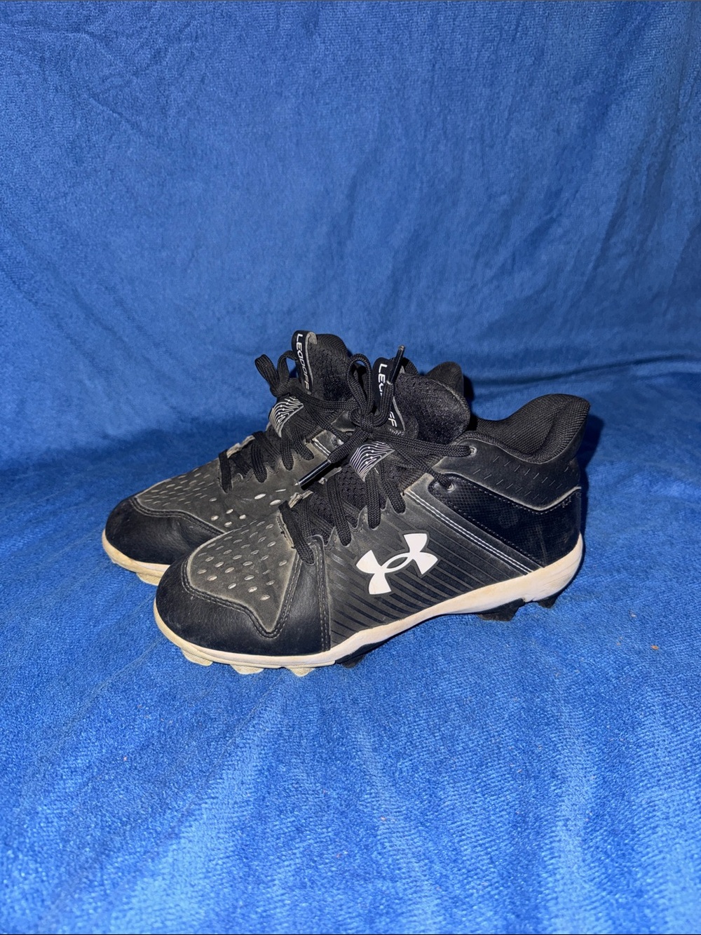 Under Armour Kids Black and White Baseball Cleats - 2Y